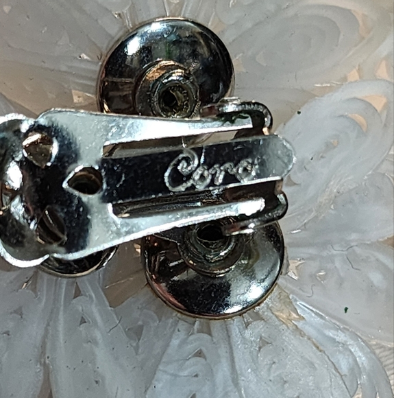 CORO Vintage 50's Rare Silver Plated 3D Flower Clip On Earrings - Picture 13 of 16